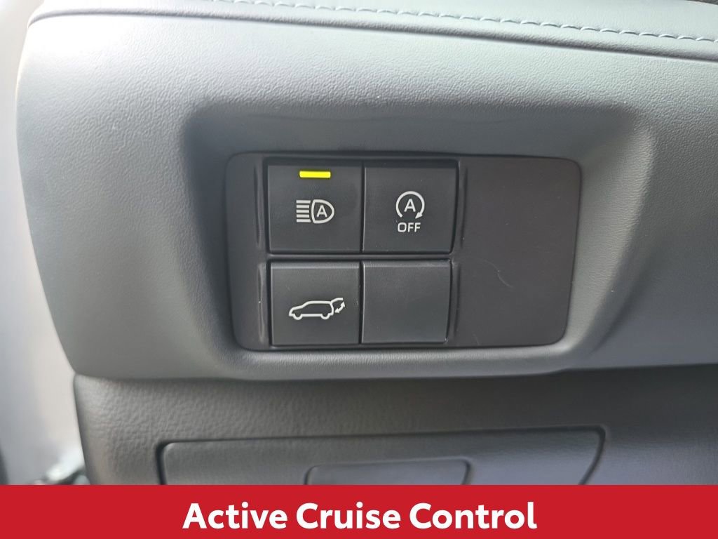 Used 2024 Toyota Highlander LE image 26