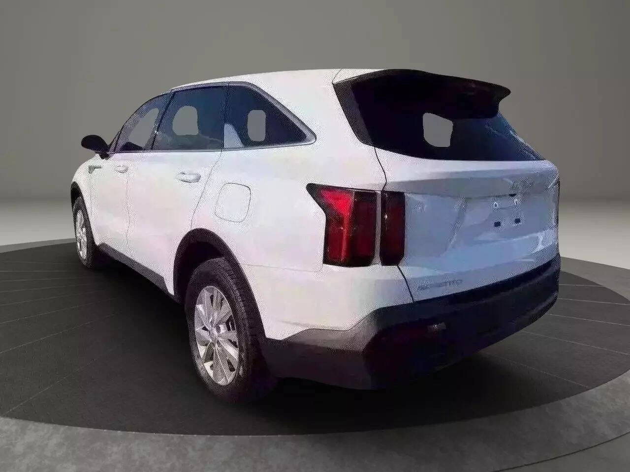 Used 2023 Kia Sorento LX image 2