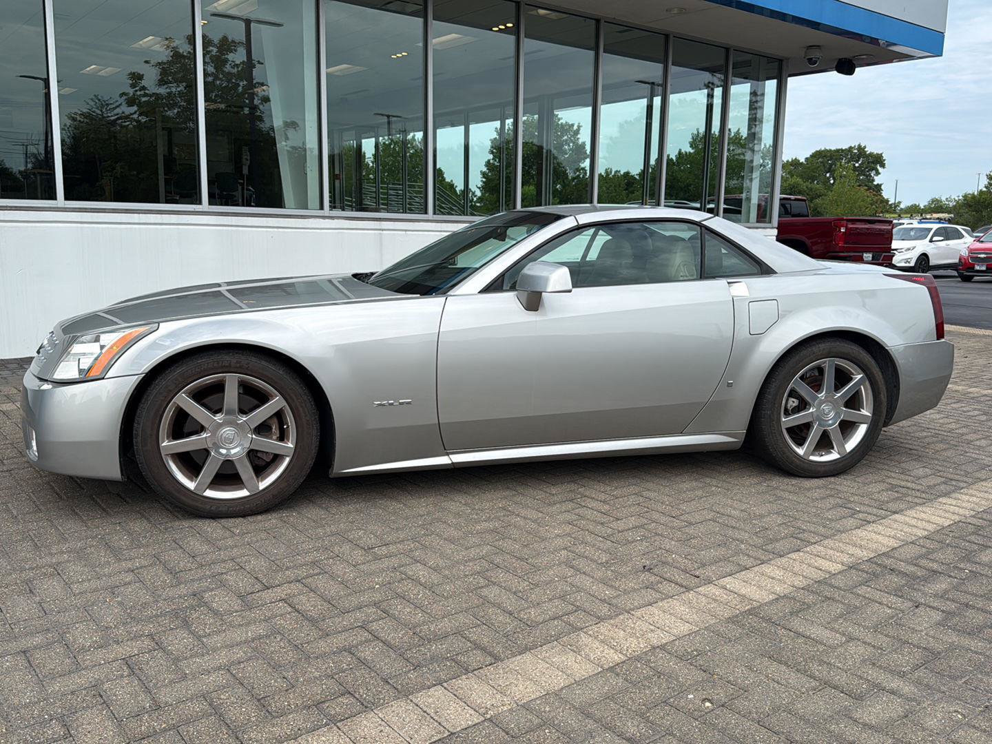 Used 2007 Cadillac XLR RWD image 2