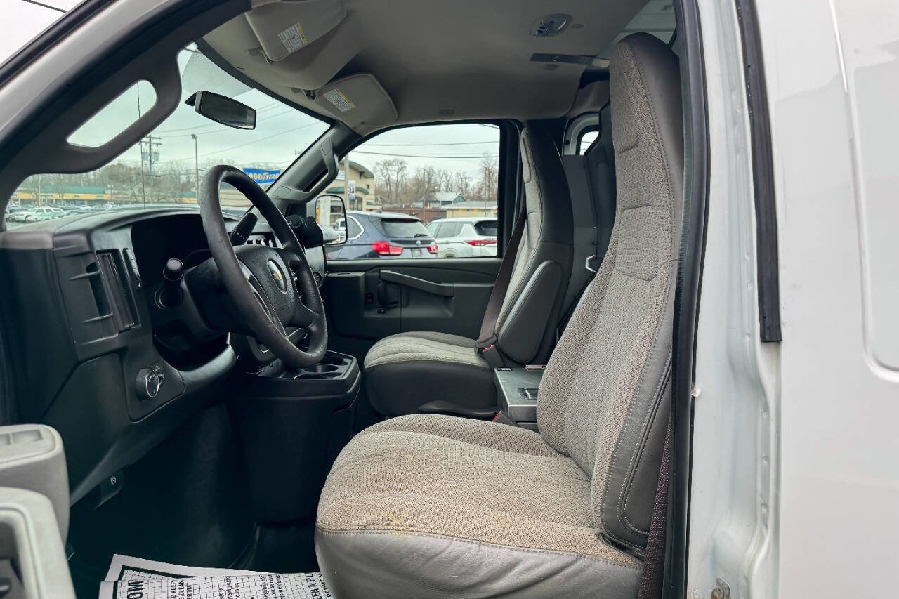 Used 2017 Chevrolet Express 2500 image 21