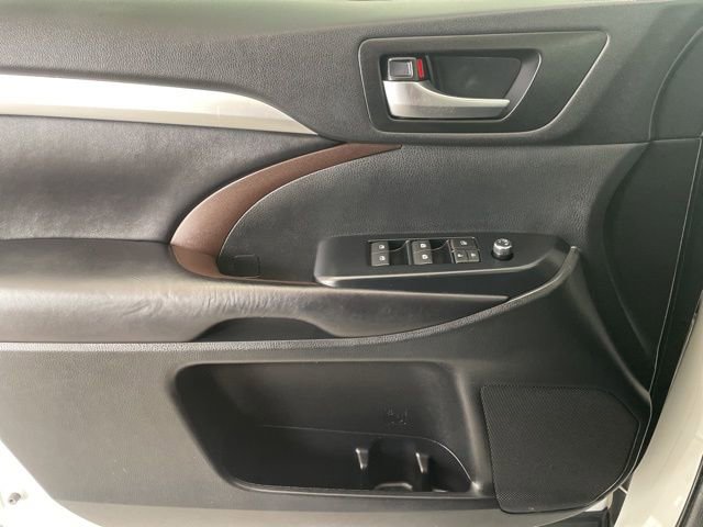 Used 2019 Toyota Highlander XLE image 28