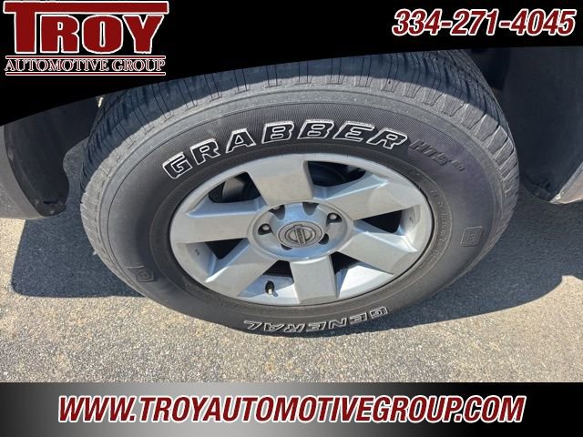 Used 2004 Nissan Titan LE w/ (Tow) Big Tow Pkg image 12