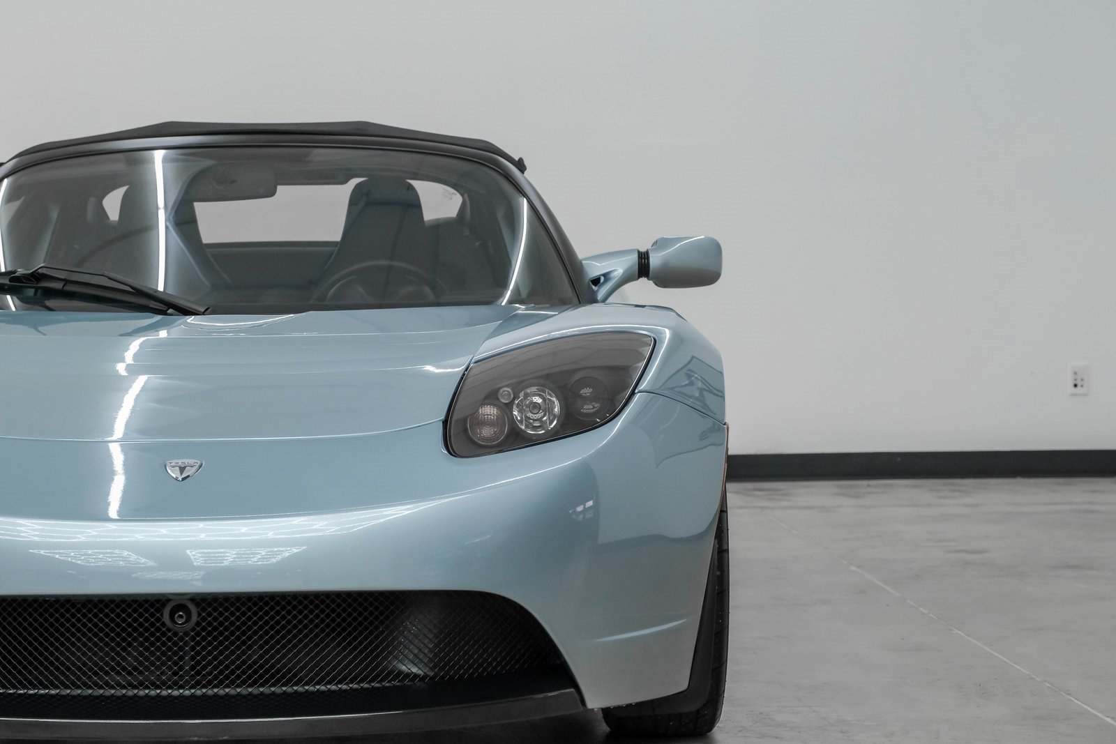 Used 2010 Tesla Roadster image 37