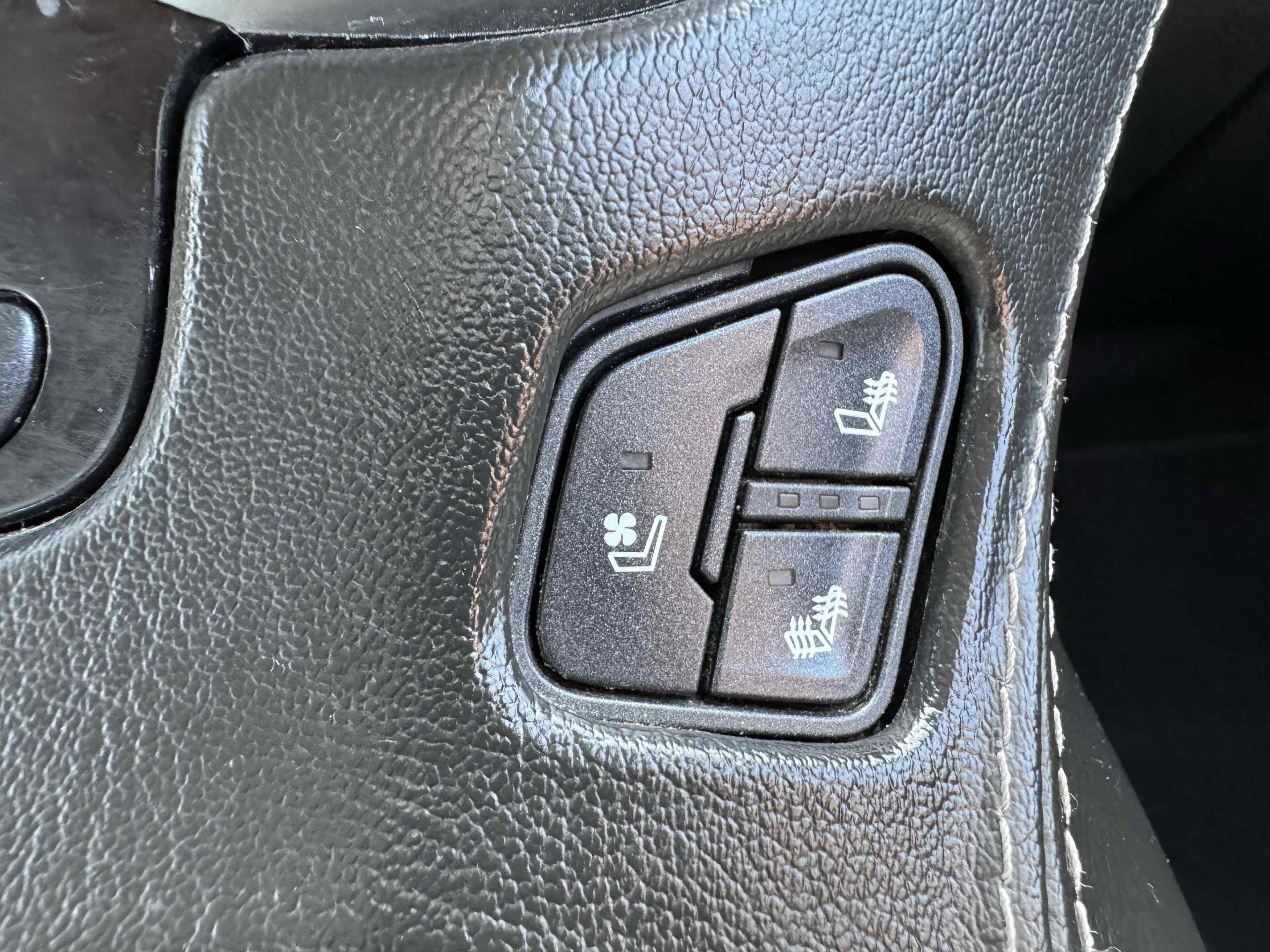 Used 2018 Chevrolet Suburban Premier image 28