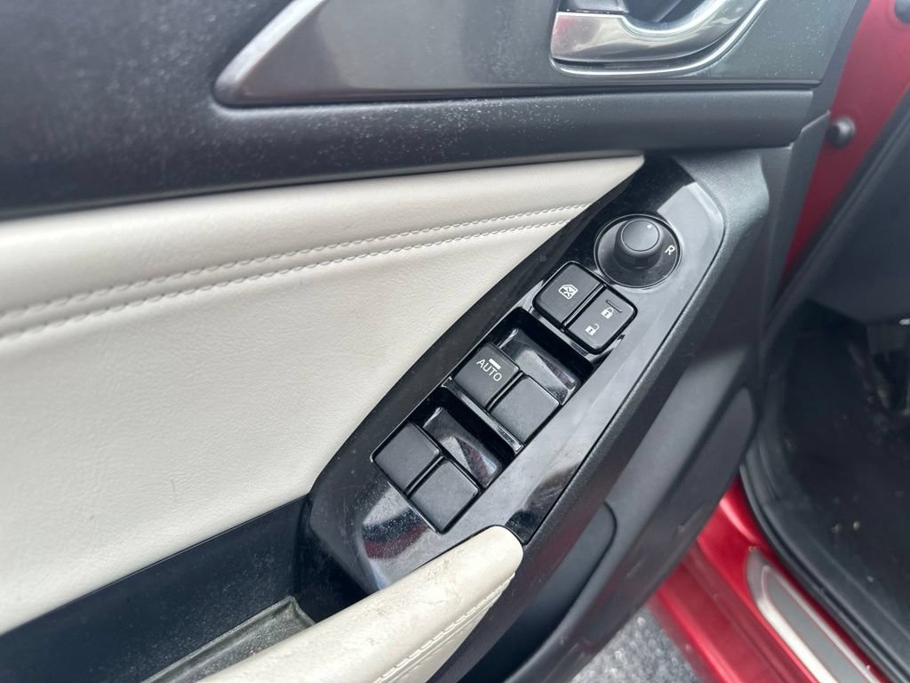 Used 2018 MAZDA MAZDA3 Grand Touring w/ Premium Equipment Package FWD image 17