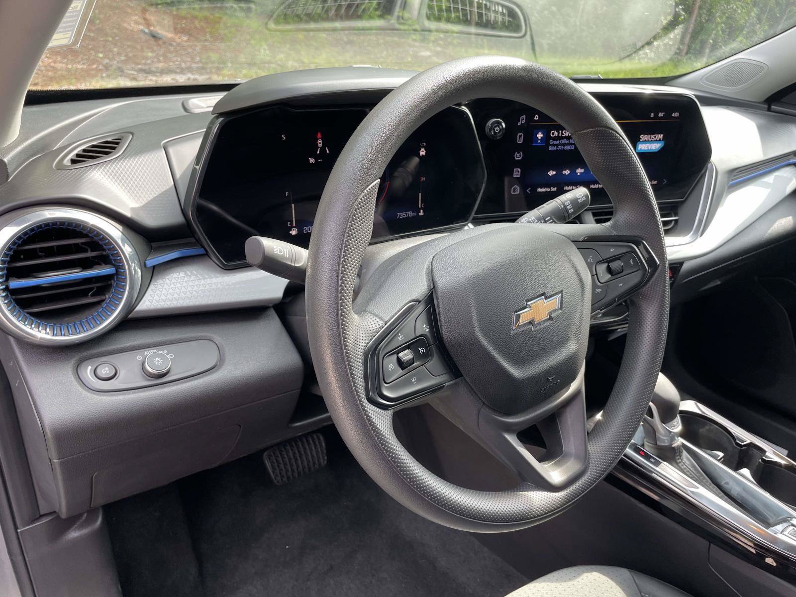 Used 2024 Chevrolet Trax LT FWD image 7