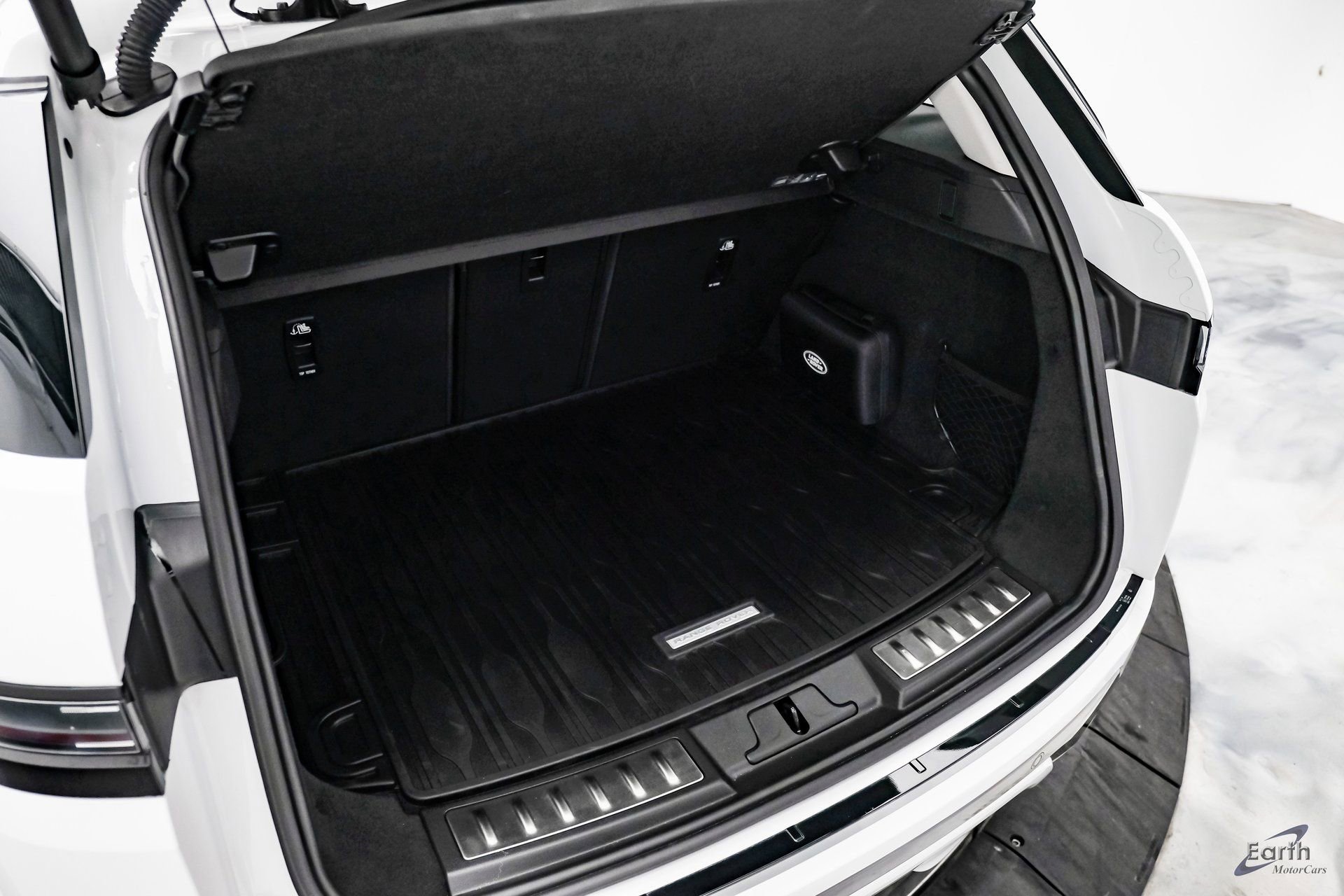 Used 2024 Land Rover Range Rover Evoque Dynamic SE image 92