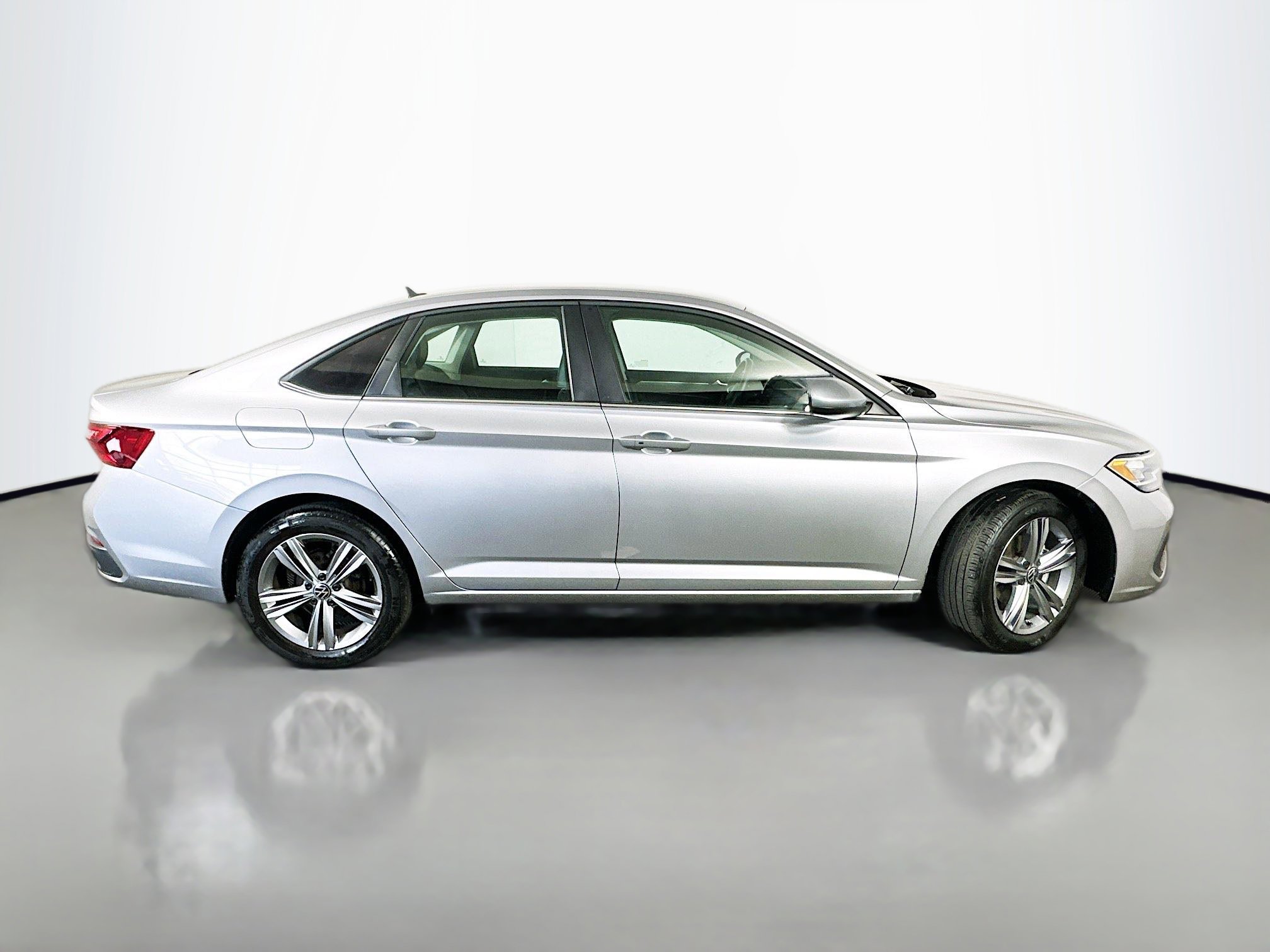Used 2024 Volkswagen Jetta SE image 8