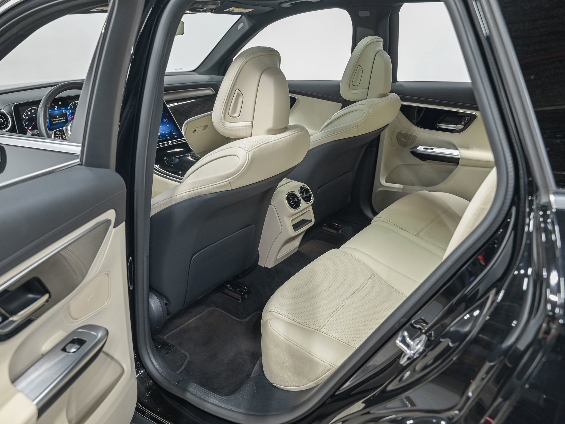 Used 2023 Mercedes-Benz GLC 300 4MATIC image 26