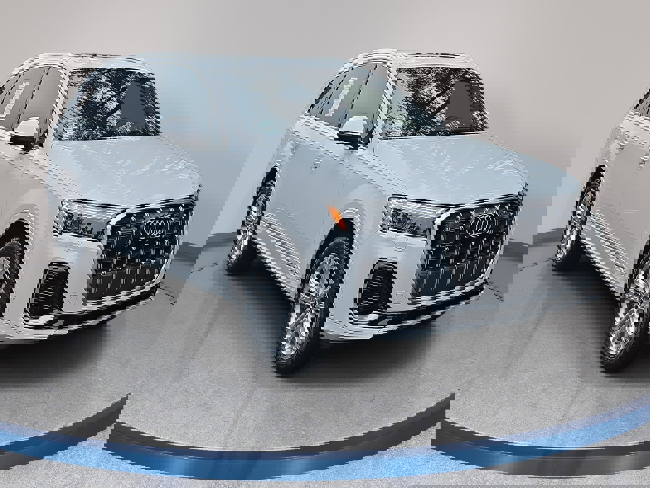 Used 2025 Audi Q7 2.0T Premium w/ Convenience Package image 3