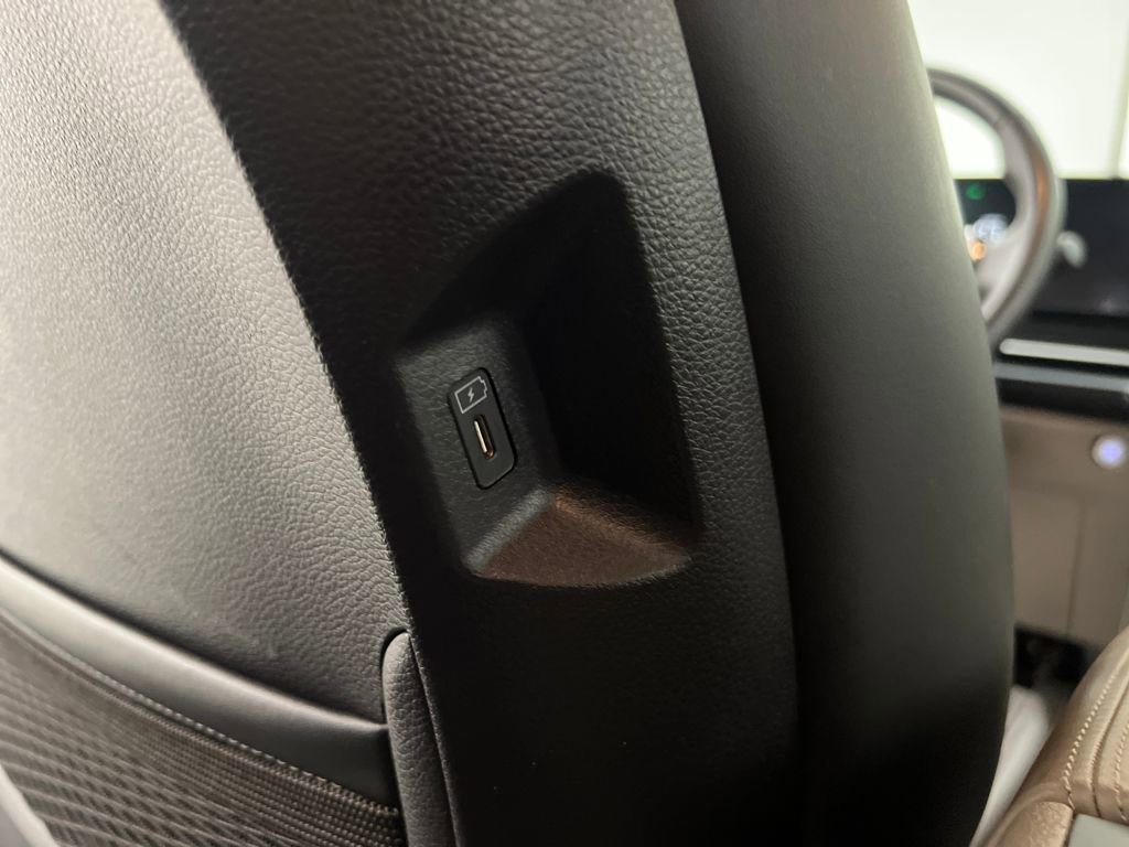 Used 2025 Kia Carnival image 25