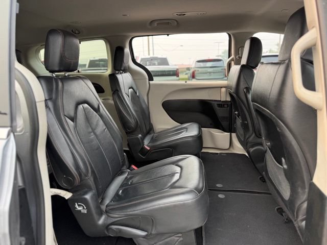Used 2019 Chrysler Pacifica Touring-L FWD image 14