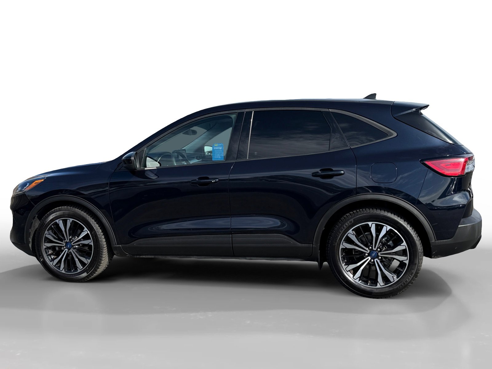 Used 2021 Ford Escape SE w/ SE Sport Appearance Package FWD image 2