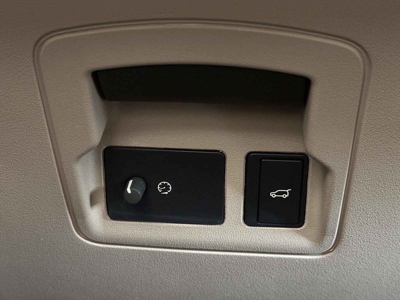 Used 2023 Land Rover Range Rover Velar S AWD/4WD image 27