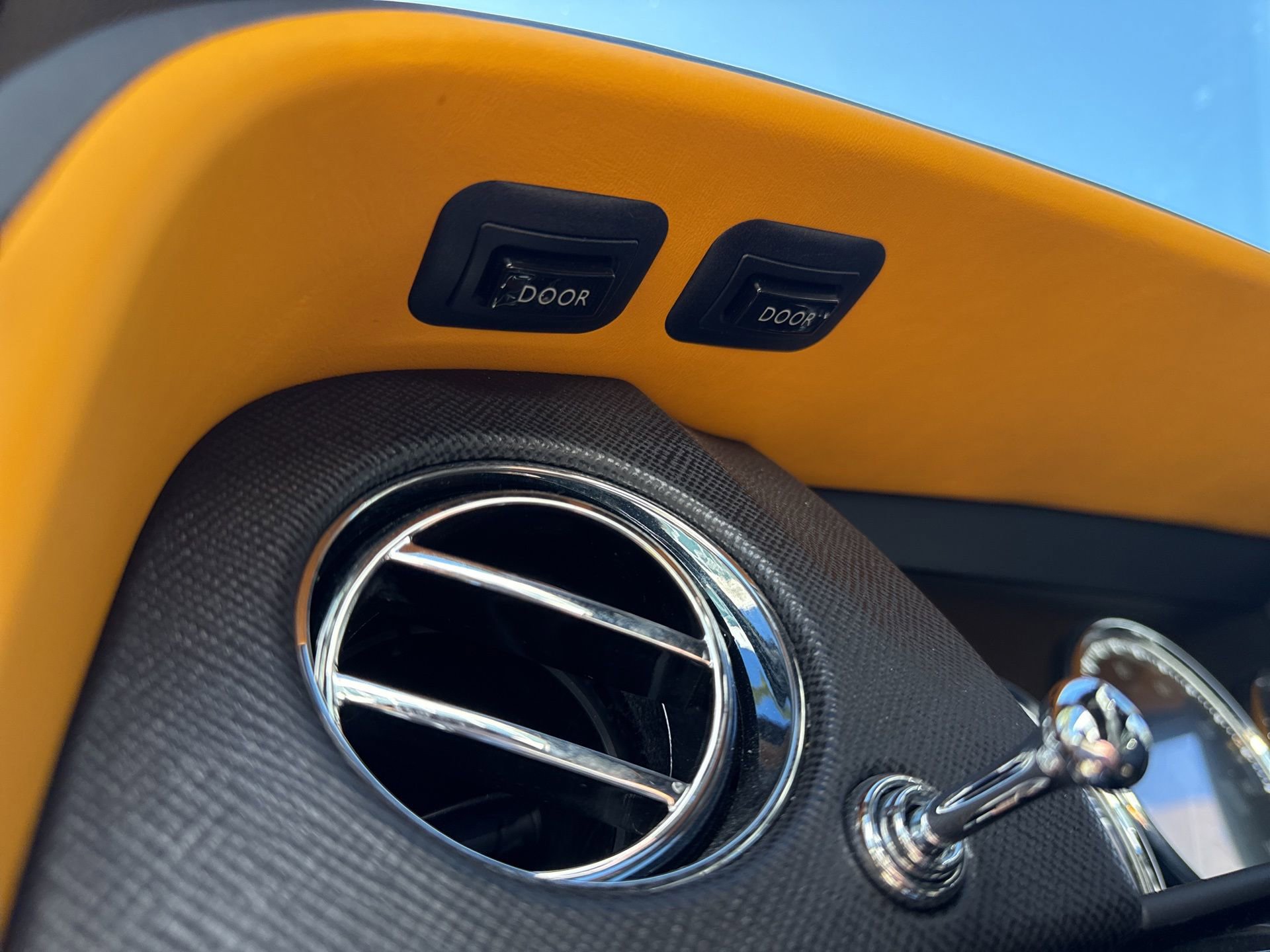 Used 2022 Rolls-Royce Cullinan image 16