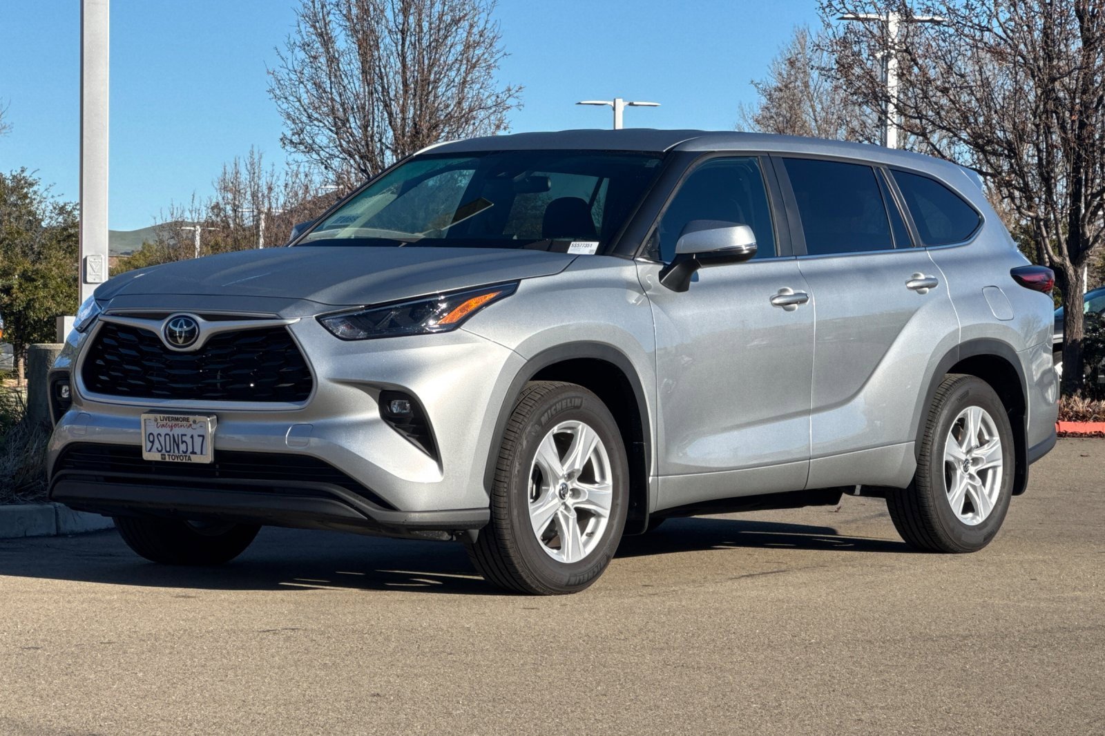 Used 2025 Toyota Highlander LE image 8