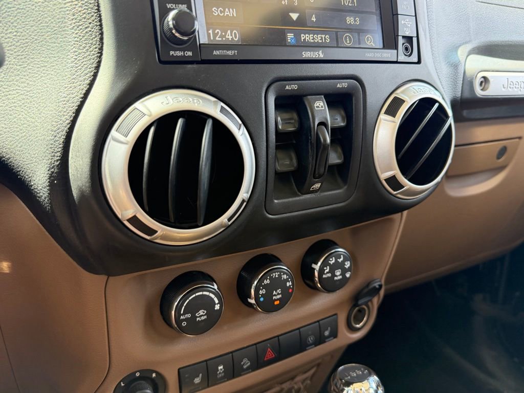 Used 2015 Jeep Wrangler Unlimited Sahara w/ Max Tow Package AWD/4WD image 20