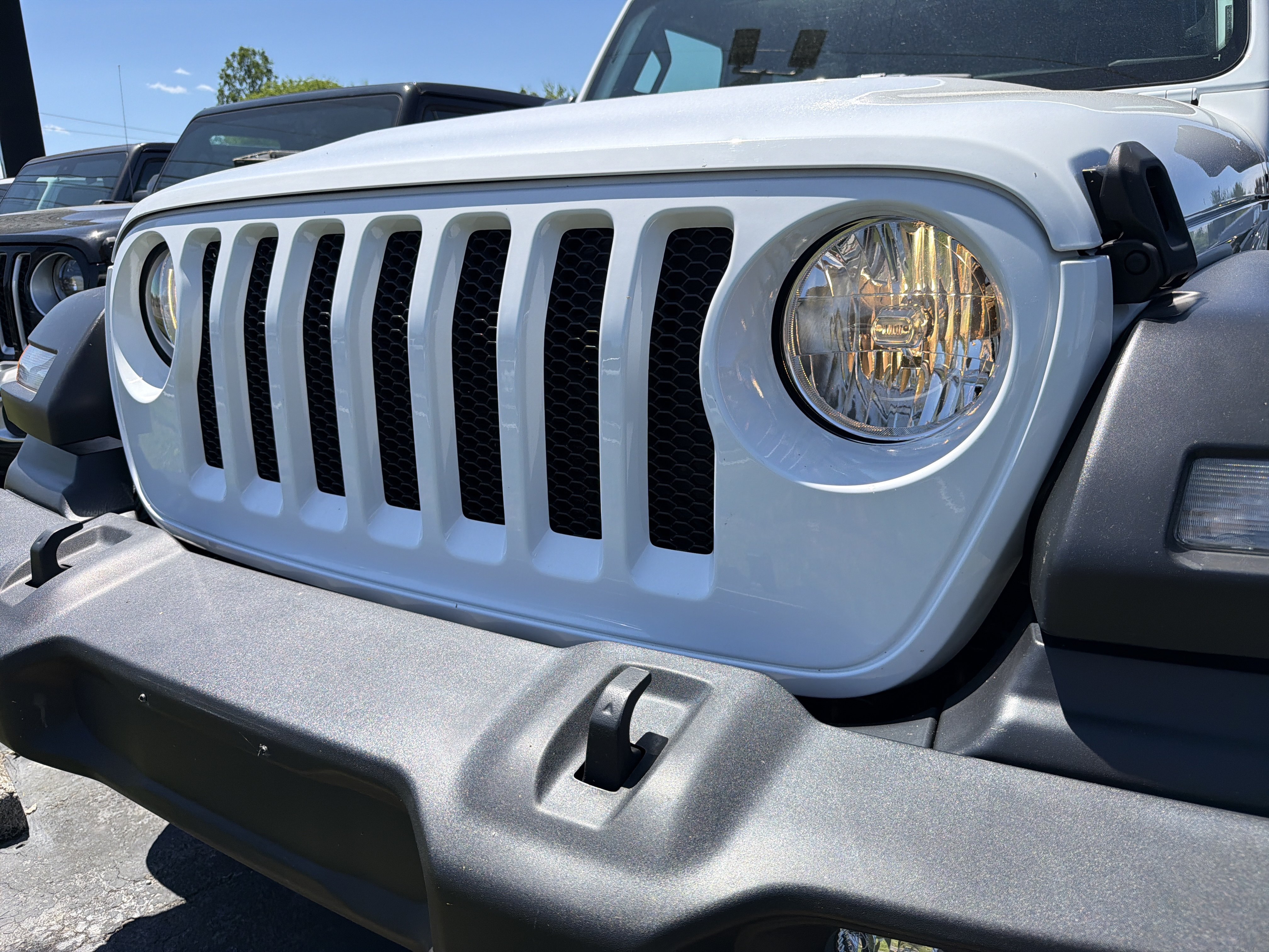 Used 2022 Jeep Wrangler Sport AWD/4WD image 4
