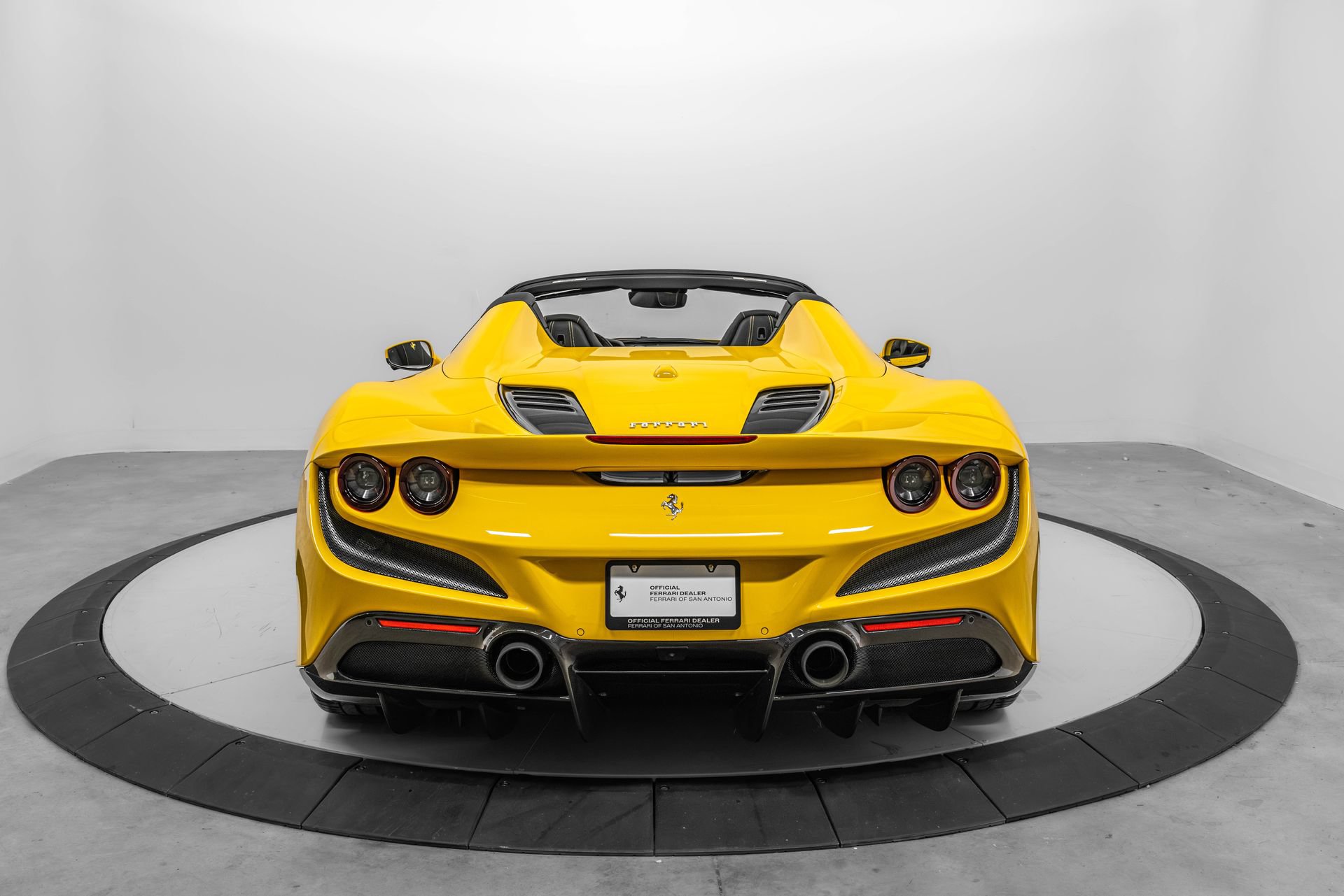 Certified 2022 Ferrari F8 Tributo RWD image 11