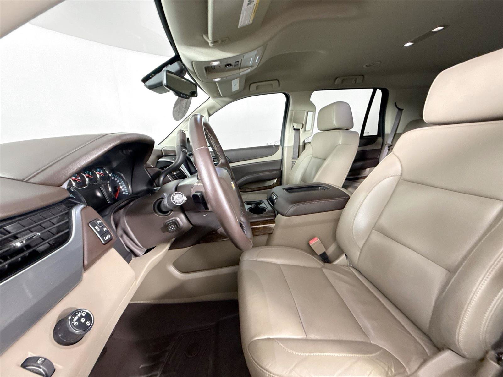 Used 2020 Chevrolet Tahoe LT w/ Luxury Package RWD image 3