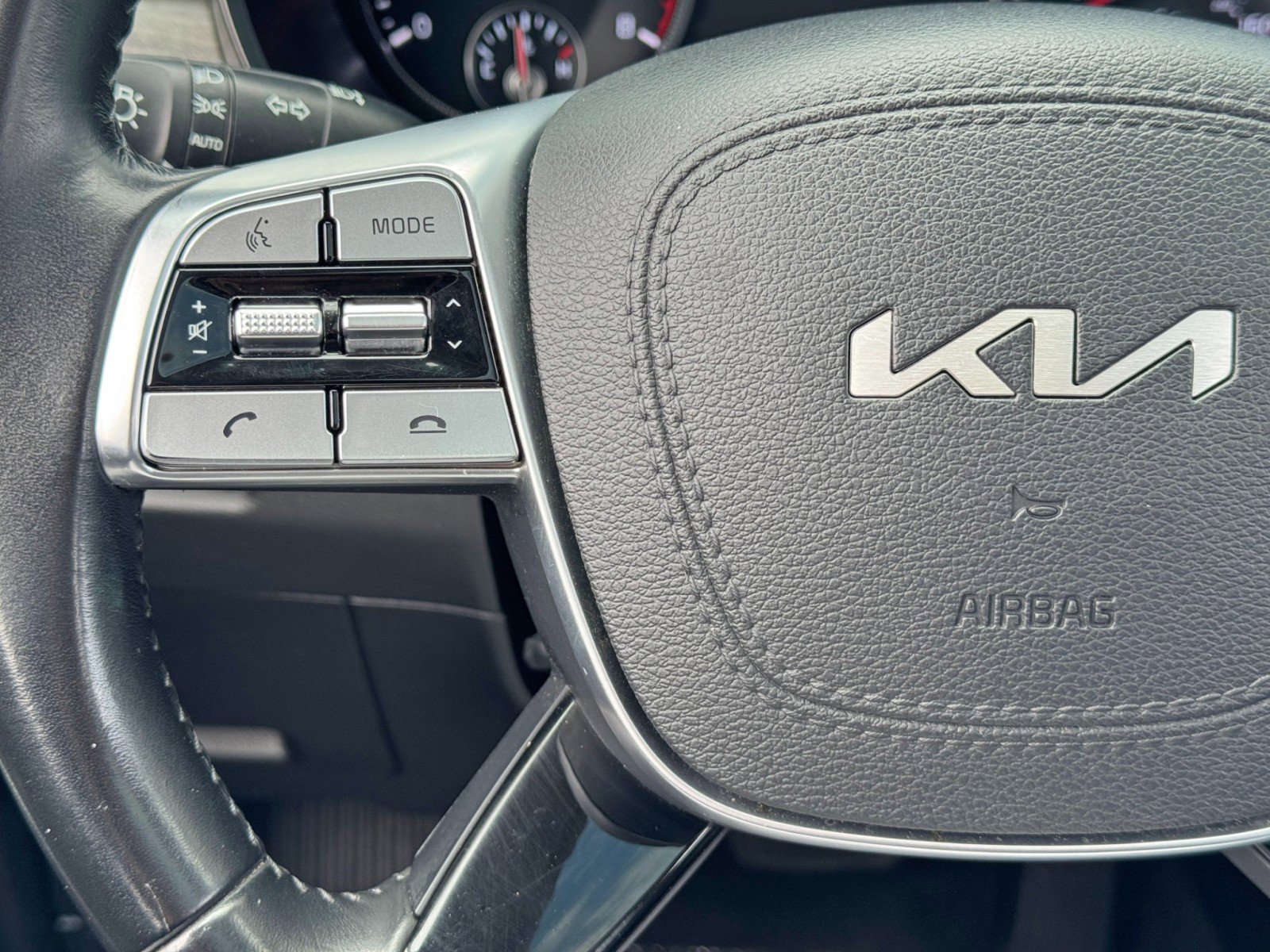 Used 2022 Kia Telluride EX w/ EX Premium Package image 18