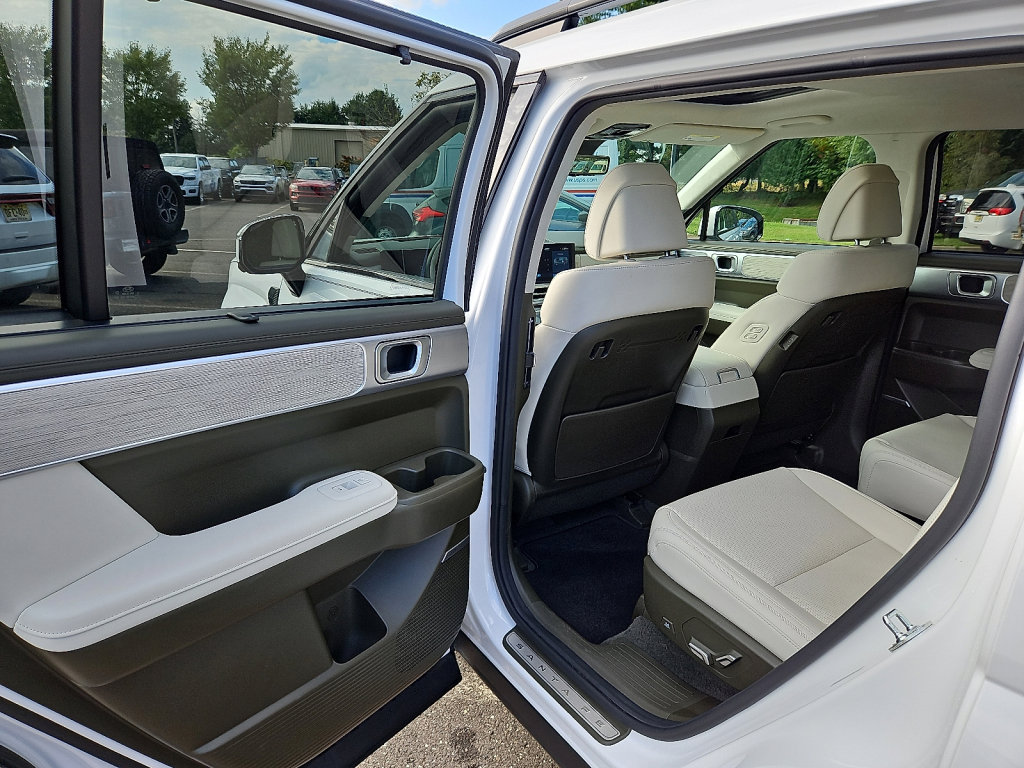 Used 2025 Hyundai Santa Fe Calligraphy image 19
