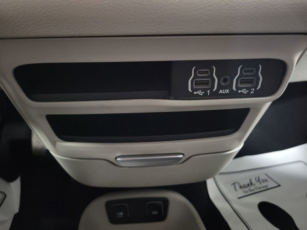 Used 2021 Chrysler Voyager Lxi image 16