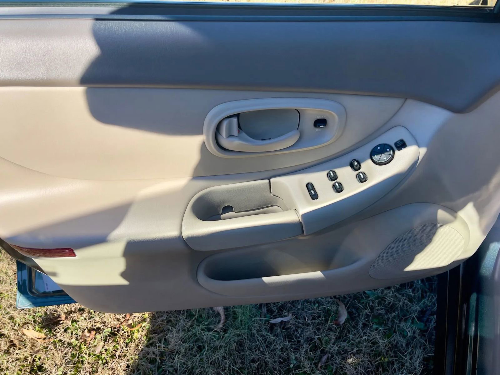 Used 1999 Oldsmobile Intrigue GL image 11