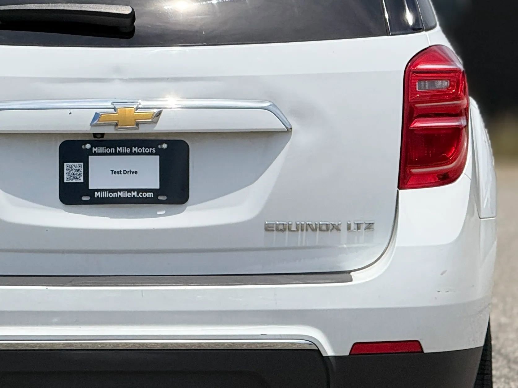 Used 2016 Chevrolet Equinox LTZ w/ Enhanced Convenience Package FWD image 14