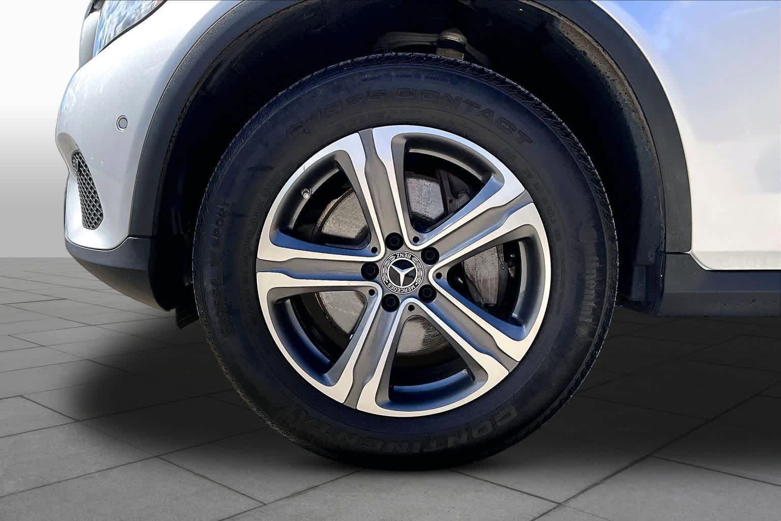 Used 2019 Mercedes-Benz GLC 300 4MATIC image 11