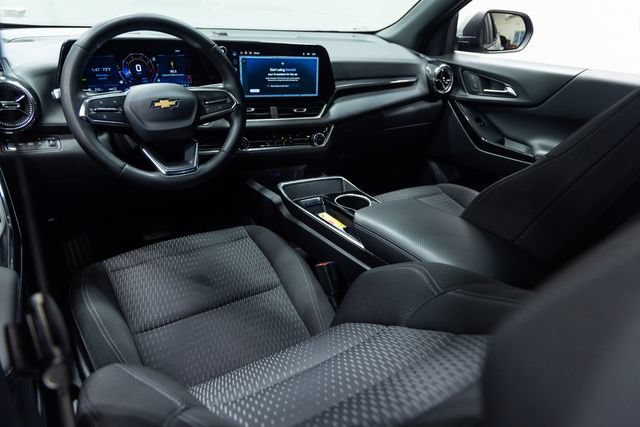 Used 2025 Chevrolet Equinox LT AWD/4WD image 19