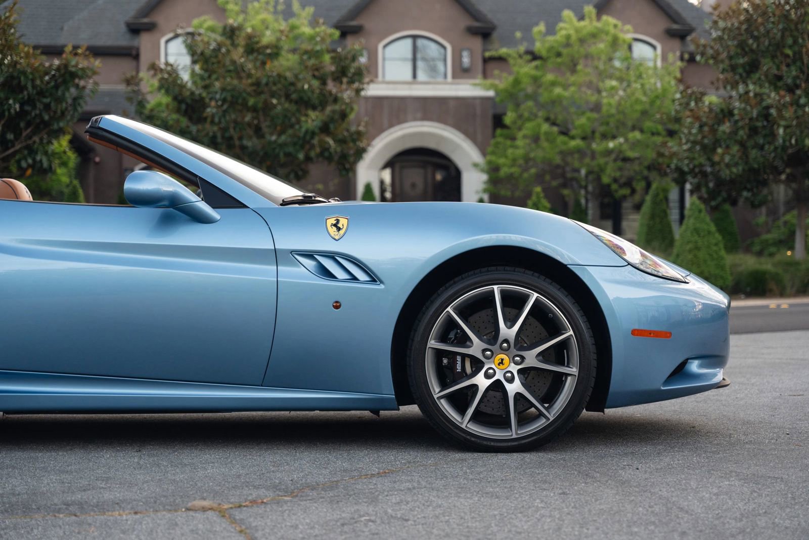 Used 2010 Ferrari California RWD image 99