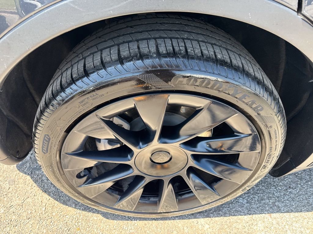 Used 2024 Tesla Model Y Long Range AWD/4WD image 22