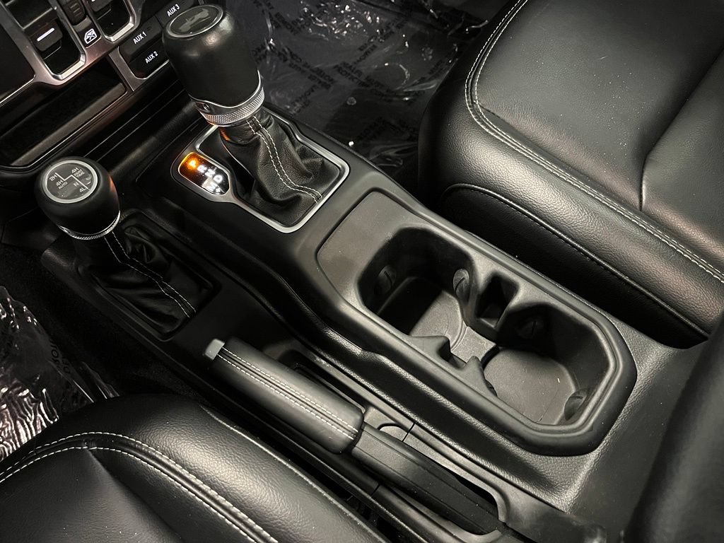 Used 2023 Jeep Wrangler Unlimited Sahara AWD/4WD image 7