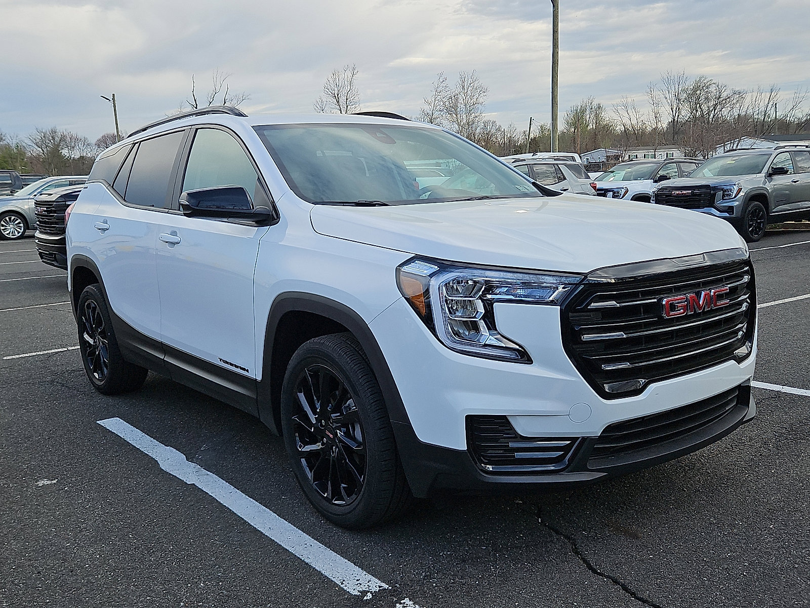 Certified 2023 GMC Terrain SLE w/ Driver Convenience Package image 1