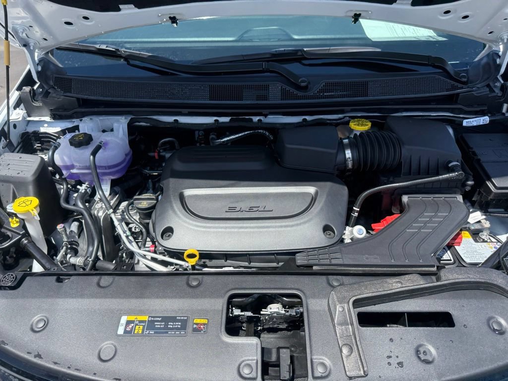 New 2027 Chrysler Pacifica Limited w/ Family Tech Group FWD image 71