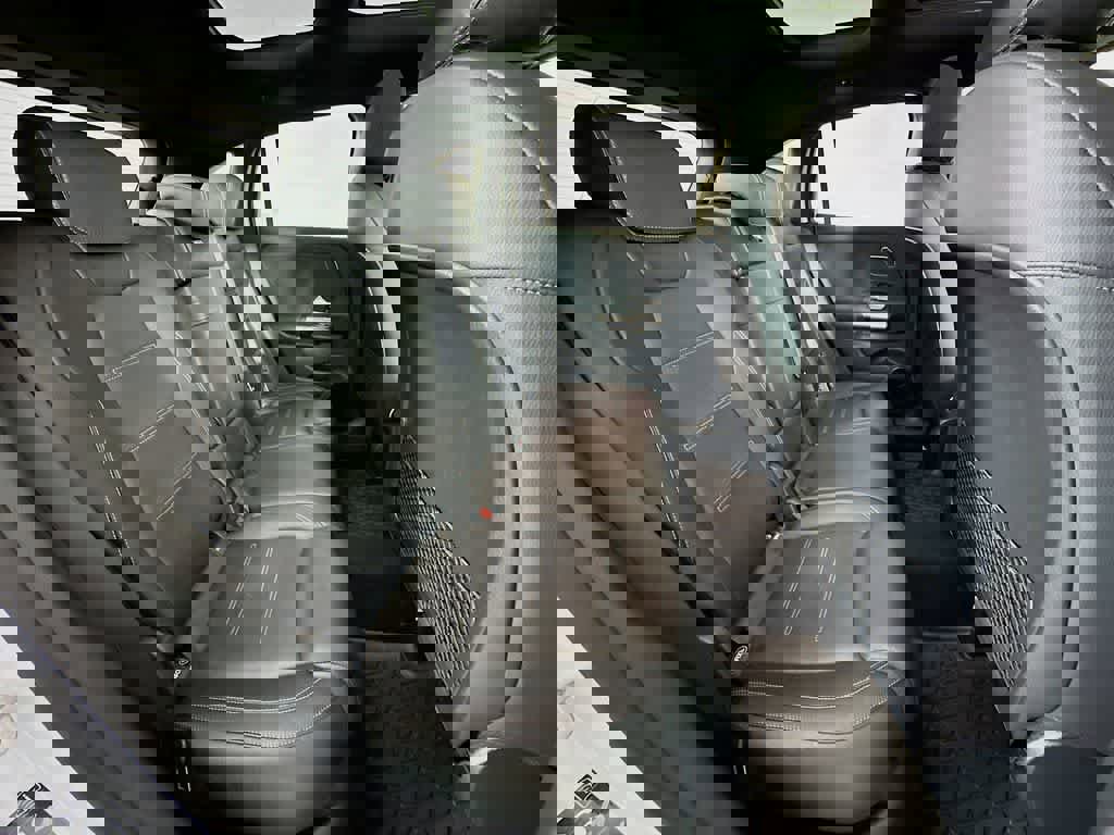 Used 2023 Mercedes-Benz GLA 35 AMG 4MATIC image 34