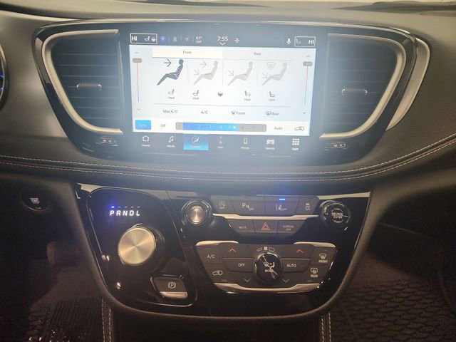 New 2026 Chrysler Pacifica Limited image 18