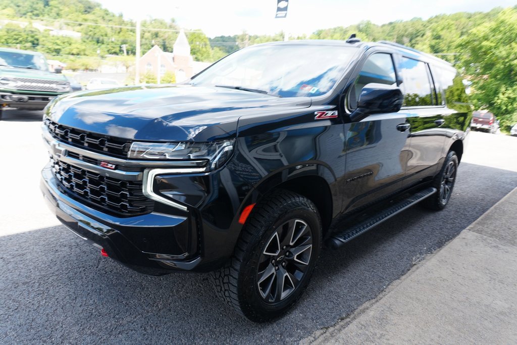 Used 2022 Chevrolet Suburban Z71 w/ Luxury Package image 3