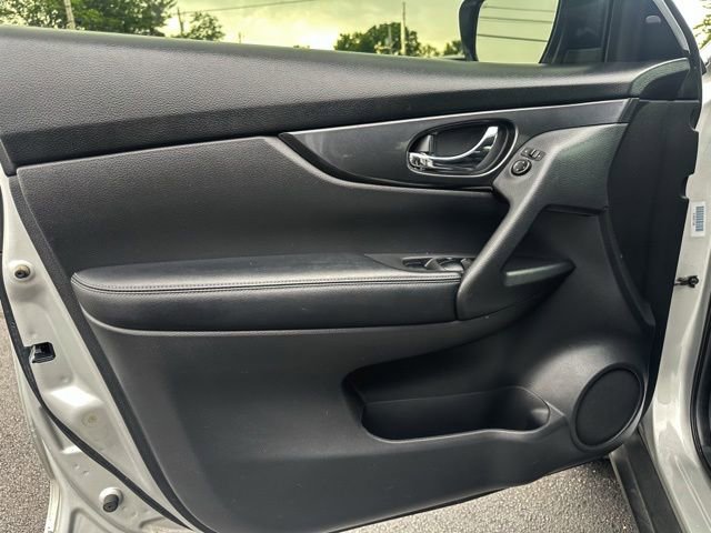 Used 2020 Nissan Rogue SV FWD image 14