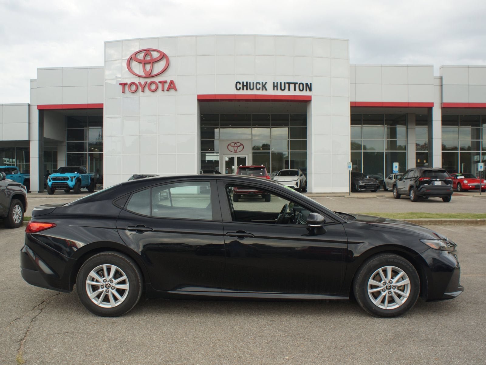 Used 2025 Toyota Camry LE FWD image 1