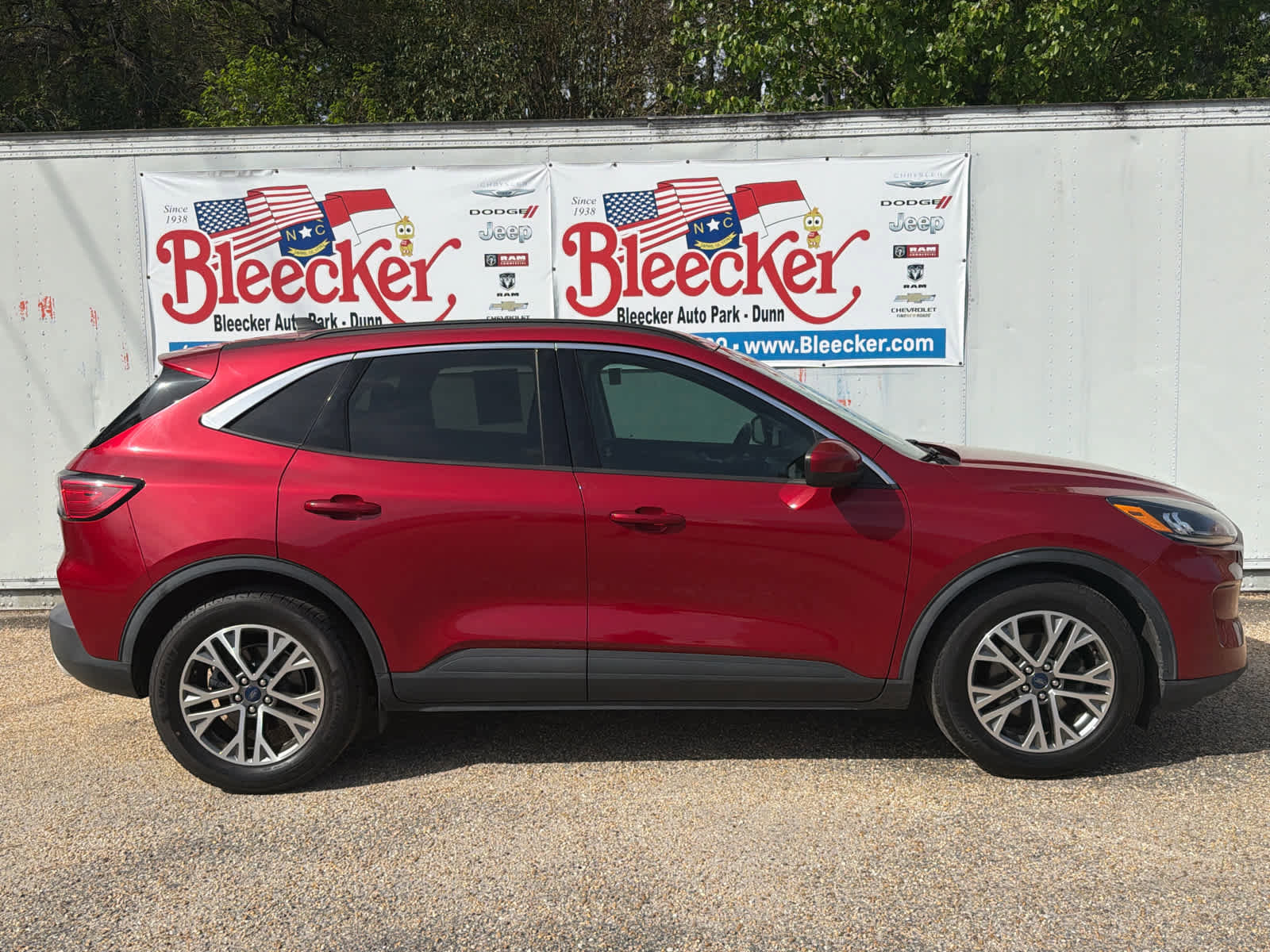 Used 2021 Ford Escape SEL w/ Technology Package image 2