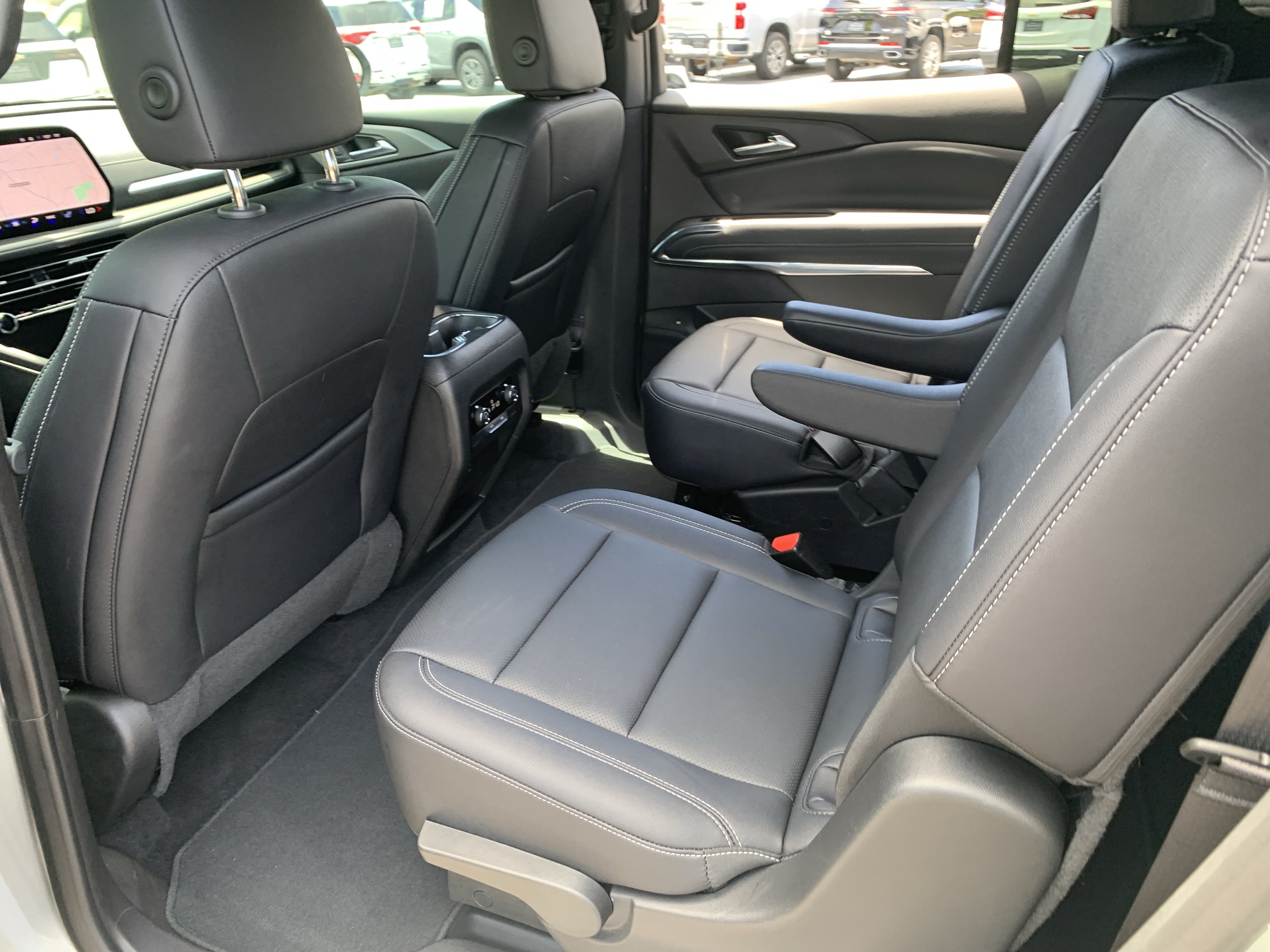 Used 2025 Chevrolet Traverse LT FWD image 41