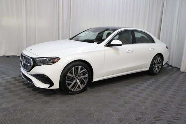 New 2026 Mercedes-Benz E 350 4MATIC Sedan image 3
