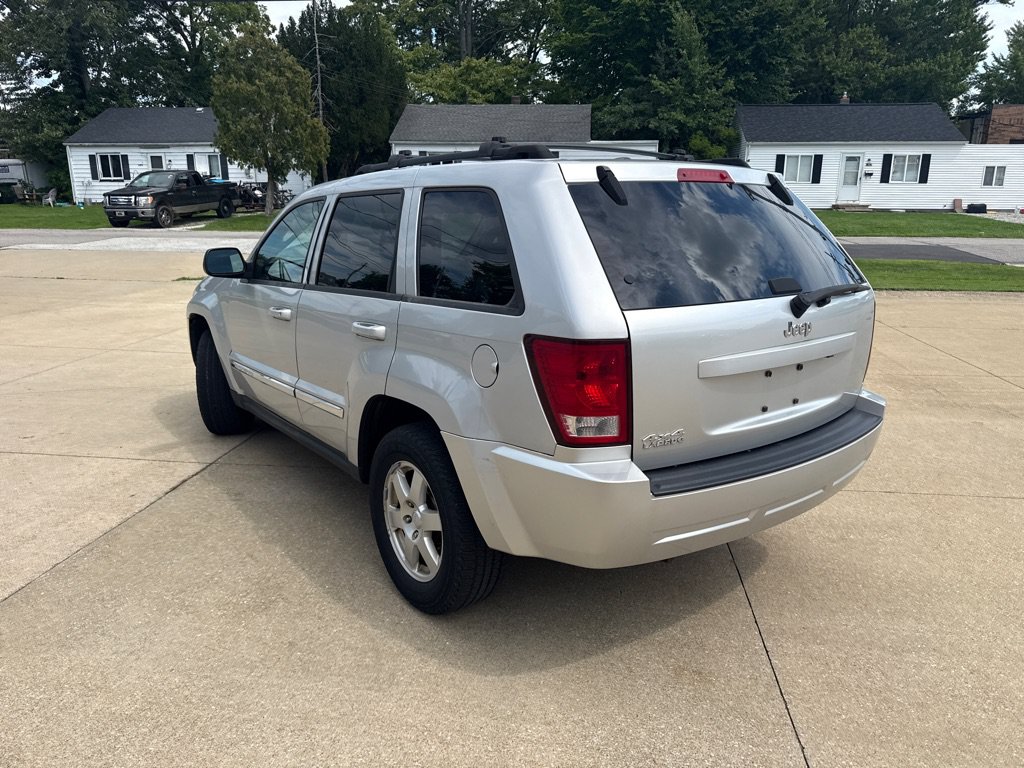 Used 2010 Jeep Grand Cherokee Laredo w/ Popular Equipment Group AWD/4WD image 8