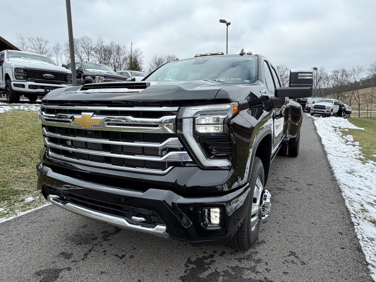Used 2024 Chevrolet Silverado 3500 High Country w/ High Country Premium Package image 8