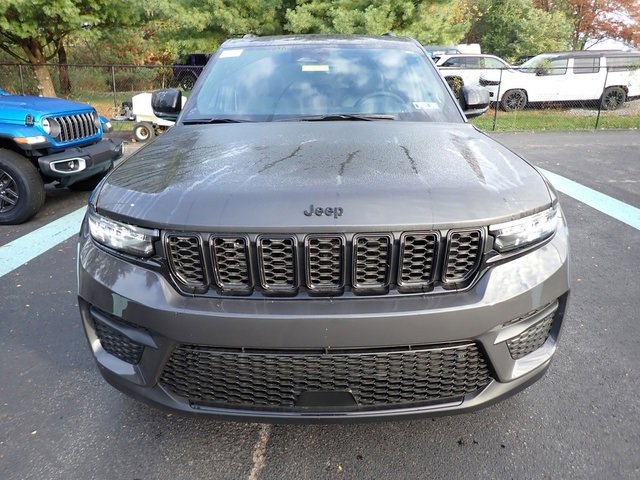 New 2025 Jeep Grand Cherokee Altitude image 9