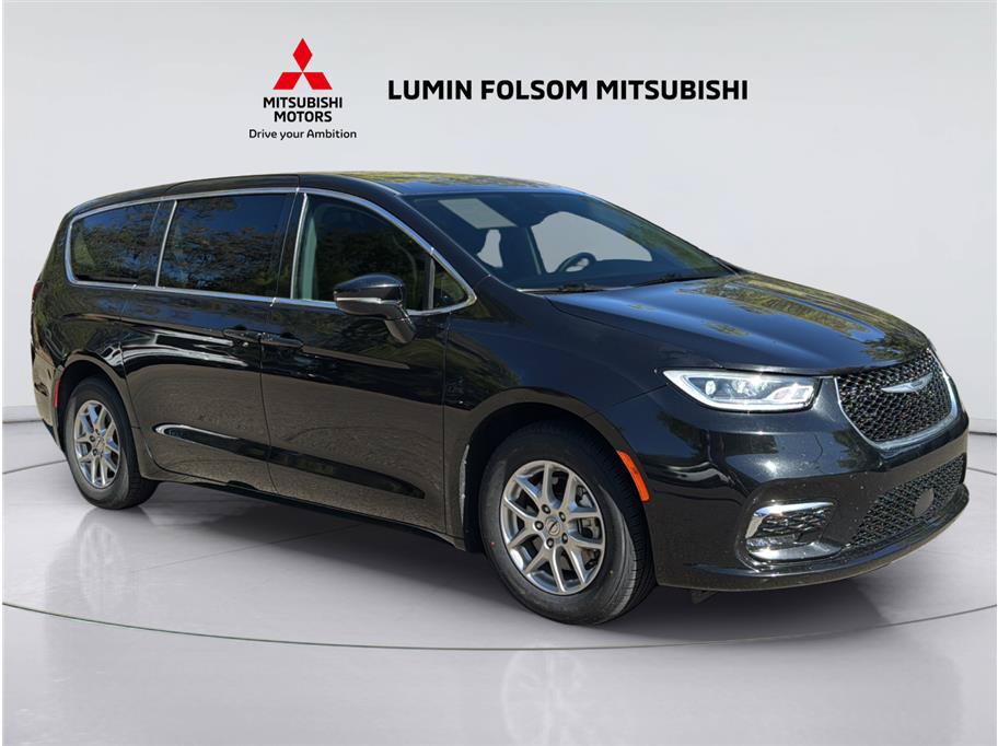 Used 2024 Chrysler Pacifica Touring-L FWD image 7