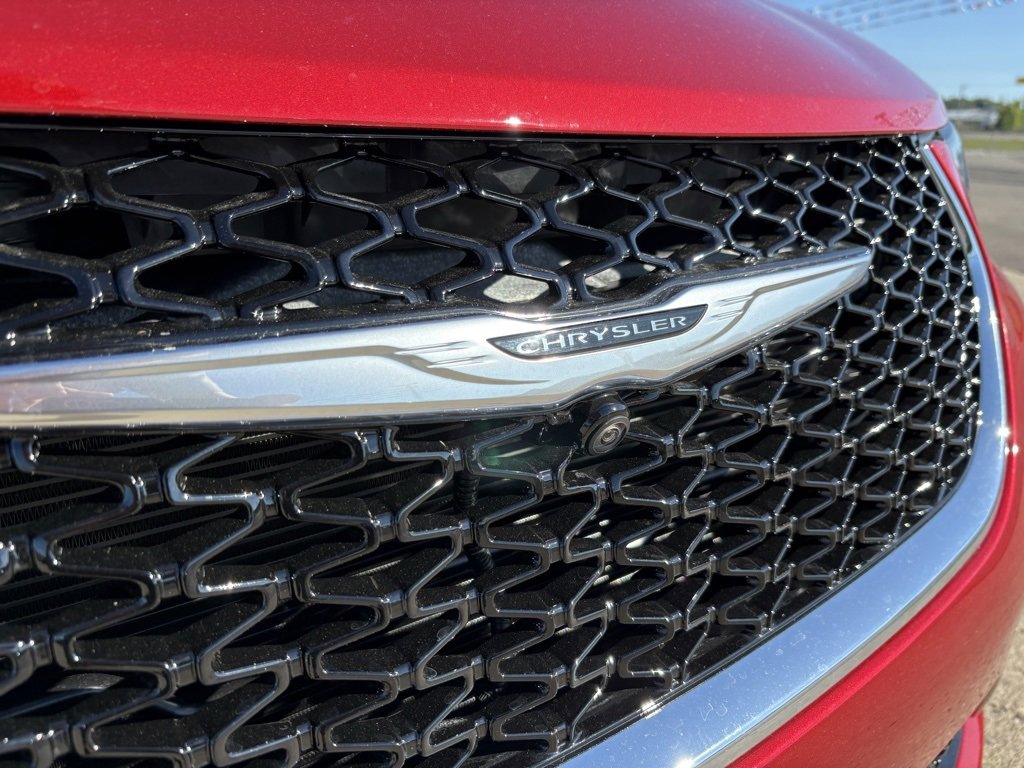 New 2026 Chrysler Pacifica Select image 9