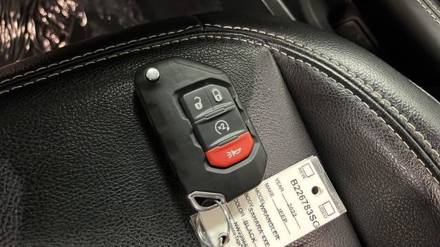 Used 2022 Jeep Wrangler Unlimited Sahara w/ Cold Weather Group AWD/4WD image 20